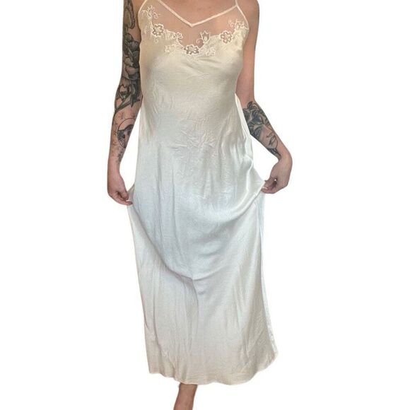 Y2K Victoria’s Secret Ivory Silk Floor Length Bridal Negligee - Picture 8 of 10